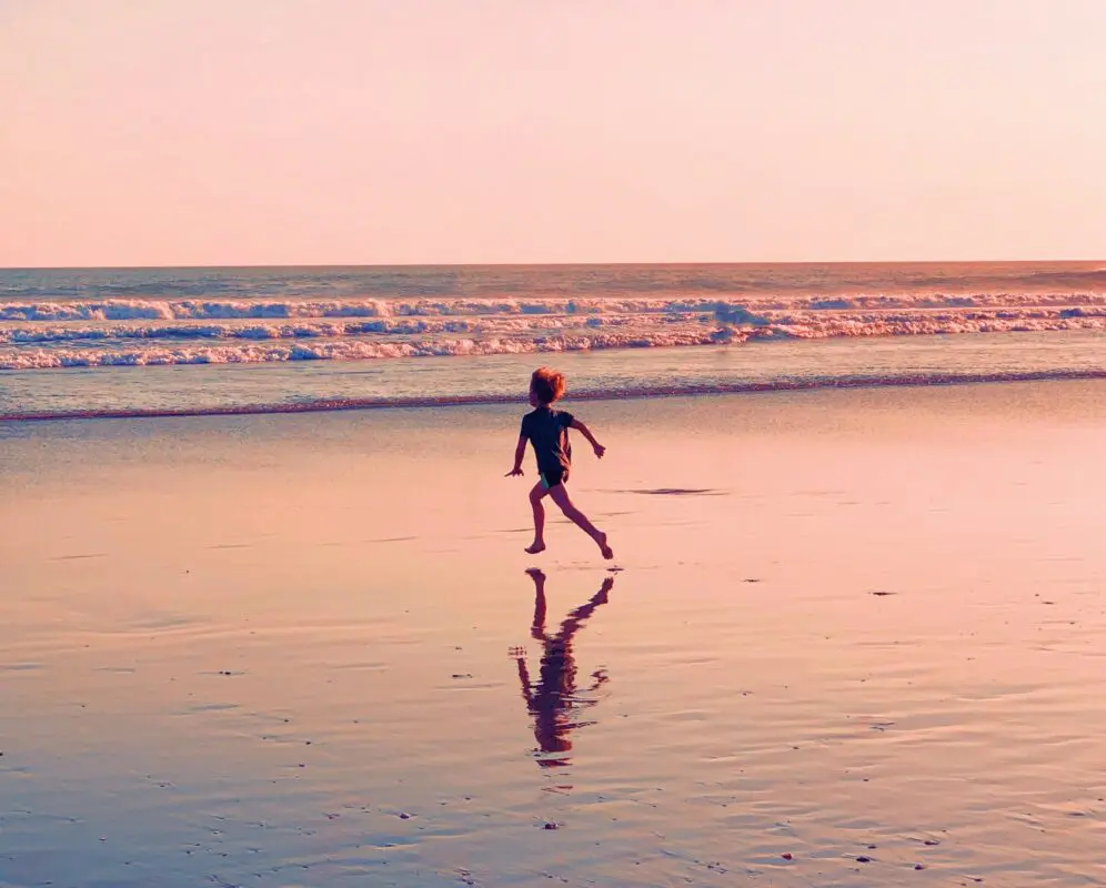 kind op strand