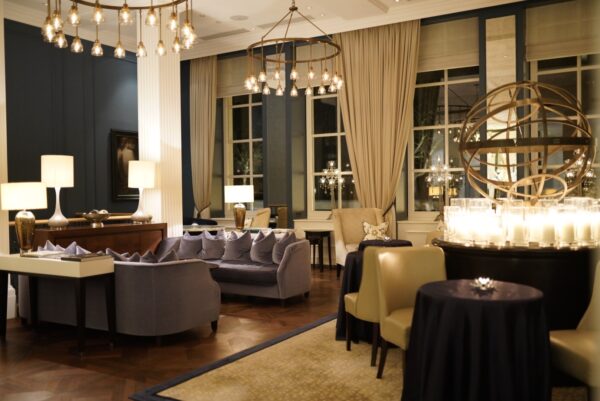 heus geen hoge drempel: na 9 uur loungen in Waldorf Astoria Amsterdam