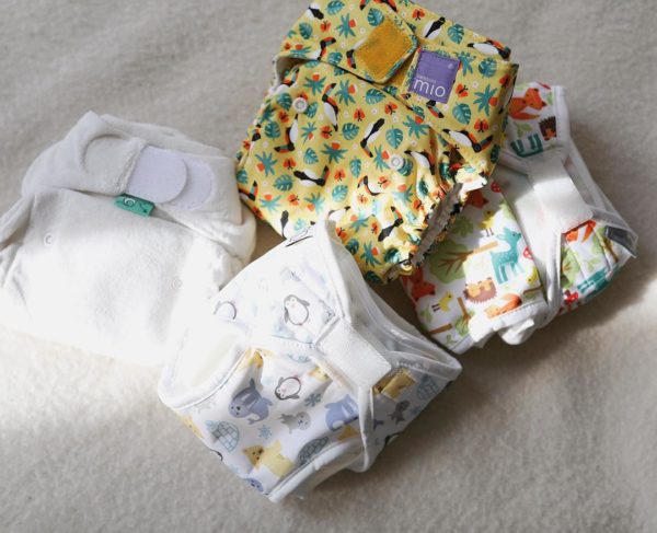 Wasbare luiers voelen en proberen in de Billie Wonder showroom in Amsterdam