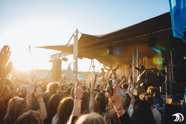 Surf vibes all over: het Surfana Festival! De nieuwe data staan vast (4 t/m 6 september) en we mogen kaarten weggeven!
