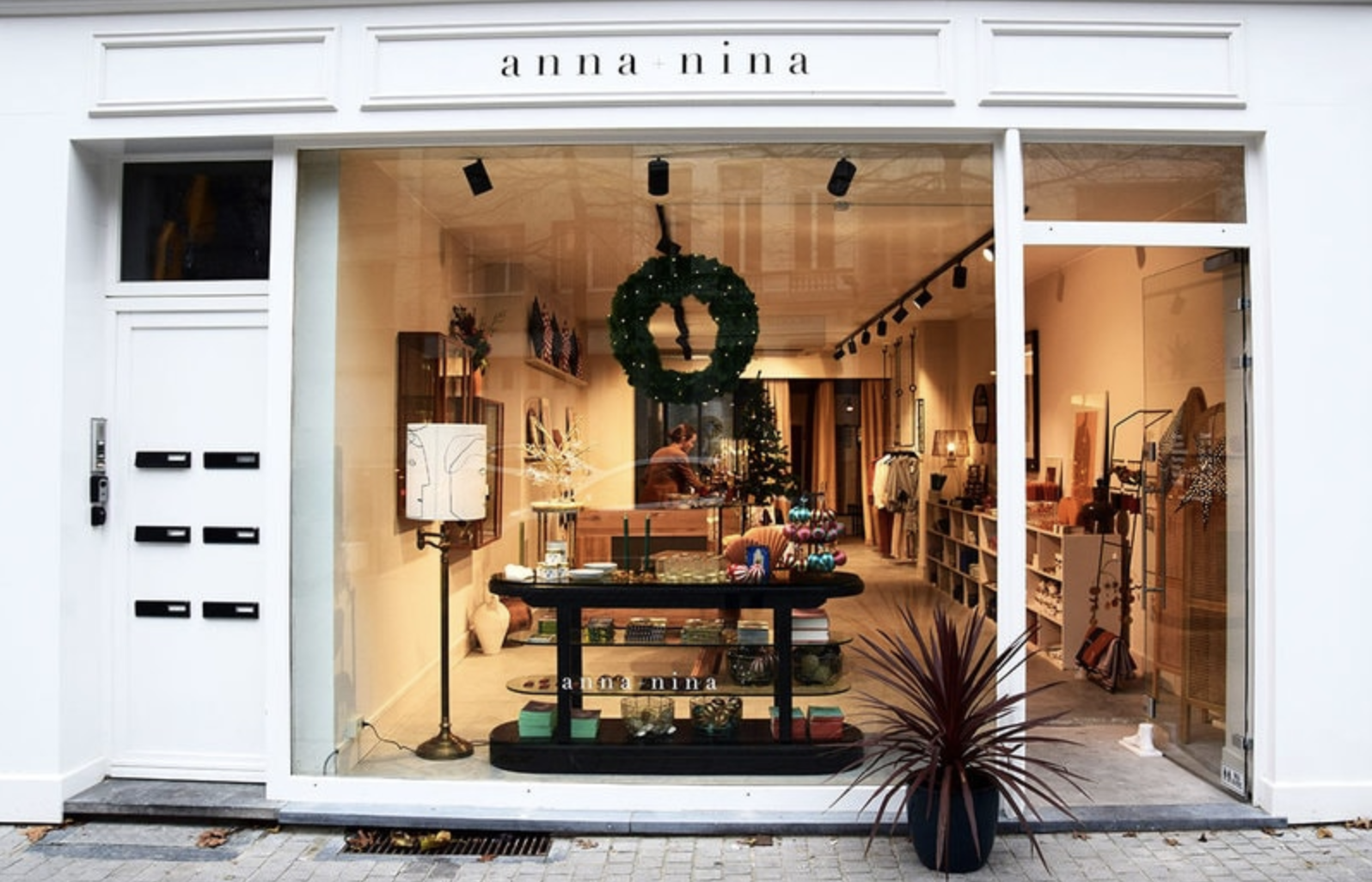 Dat Eed Beknopt Anna + Nina Antwerpen is open! - Barts Boekje