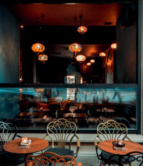 5 (hele goede!) landelijke initiatieven om thuis uit eten te gaan/ de horeca een handje te helpen