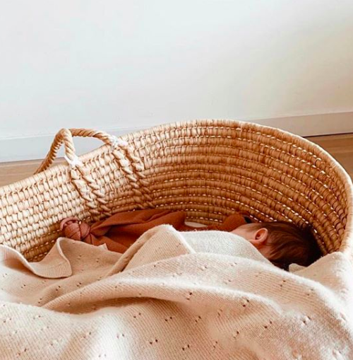 Een kraammand samenstellen: alleen de mooiste newborn goodies