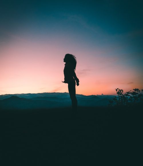 Hoe houden we de mind happy & free of fear these days? De tips voor de beste online inner trips