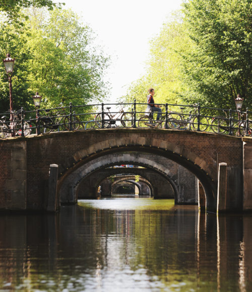 Een dag op het Amsterdamse water (plus de allerleukste spots om eten al varend af te halen)