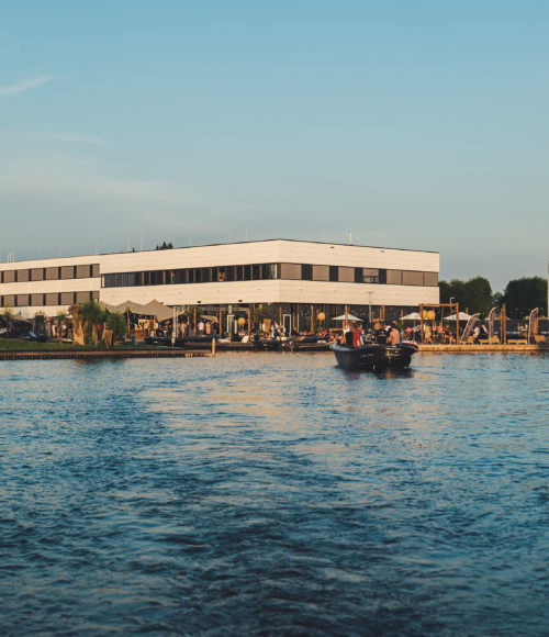 Een dag én nacht toeven aan het water van Vinkeveen (hondjes welkom!), dat doe je zo