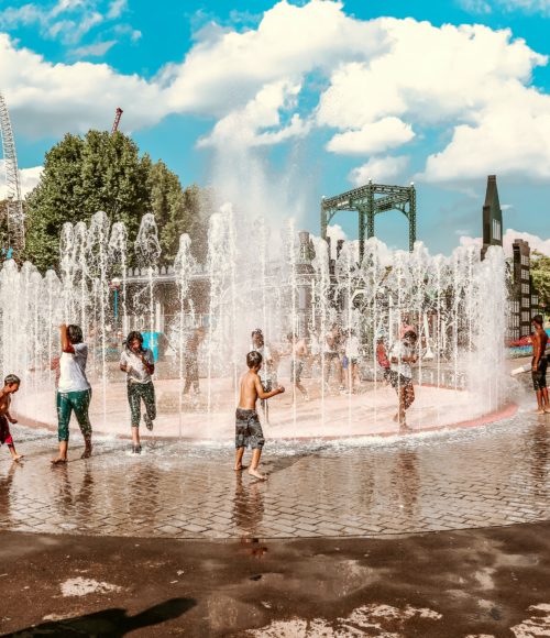 Kids To Go: Poedelbadjes, pierenbadjes, waterpartijen… Hier mogen de koters los als het warm is in de stad. Waterpret in Amsterdam!