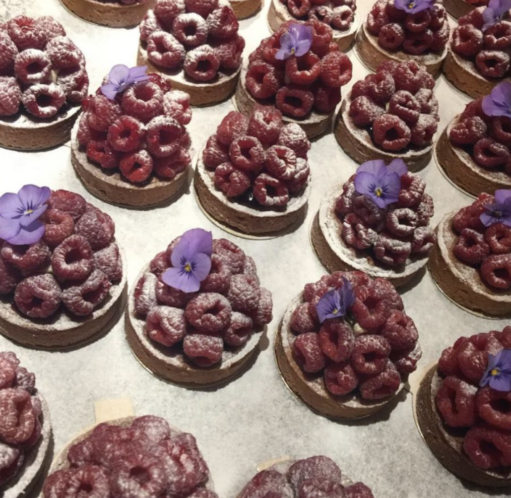 Uitdrukkelijk Toegepast land Dit zijn ze hoor: het beste gebak en de leukste patisseriezaken van Amsterdam - Barts Boekje Uitdrukkelijk Toegepast land Dit zijn ze hoor: het beste gebak en de leukste patisseriezaken van Amsterdam - Barts Boekje