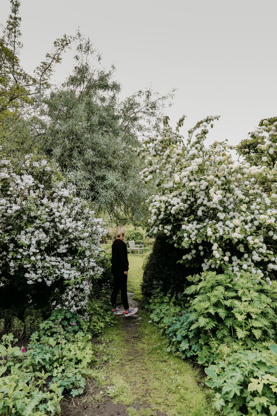 Manon in de tuin