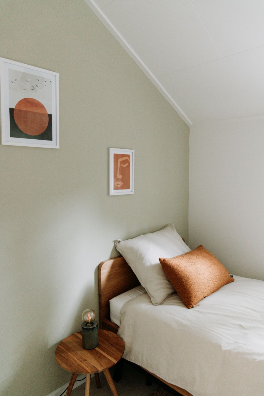Slaapkamer met eenpersoonsbed