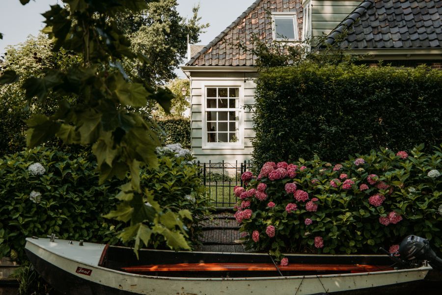 Achterkant Leeteinde Broek in Waterland