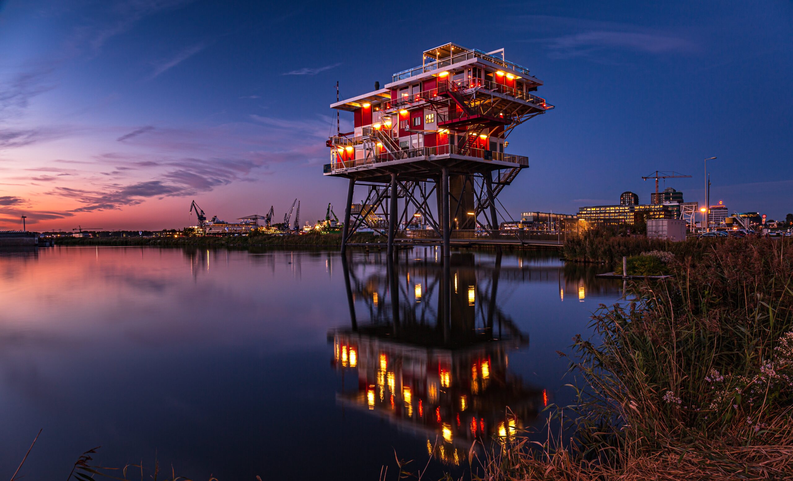 REM restaurant, bar en rooftop in Amsterdam Barts Boekje