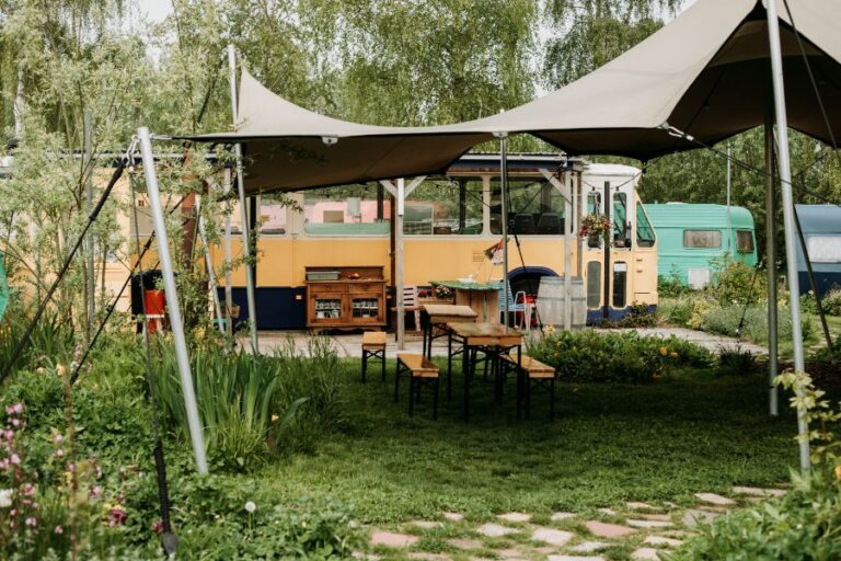 Tuinhotel Tralala – kleurrijke camping tussen de tuinkabouters