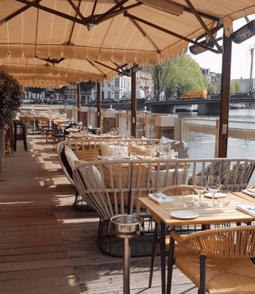 Pop-up terras bij Hotel de l’Europe in Amsterdam met de keuken van Café de Klepel