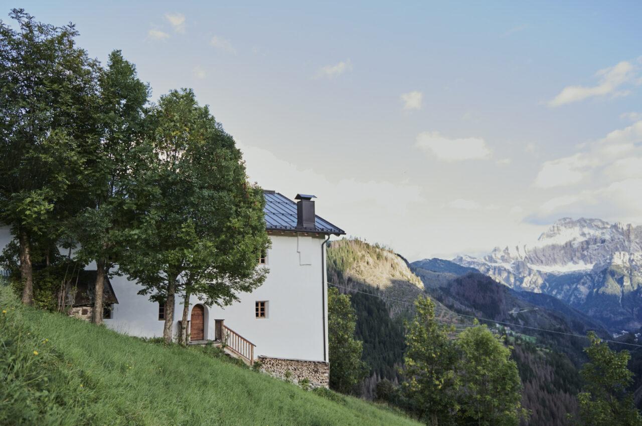 Casa tra cime, Italië