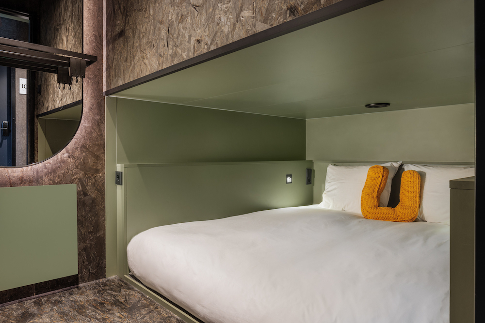 tweepersoons stapelbed the usual hotel pod